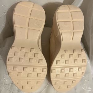 Gucci Women Rhyton Leather Sneakers-Ivorybone Size 6